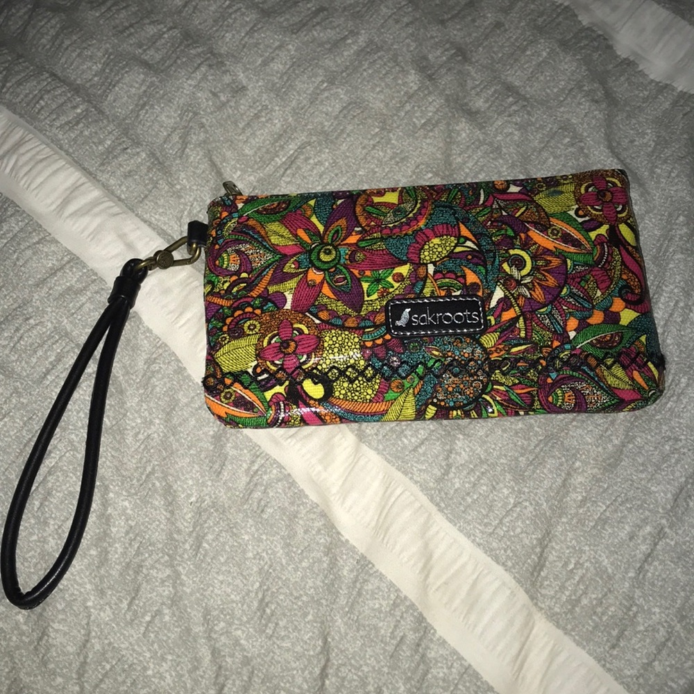 Sakeoots portable charger wristlet